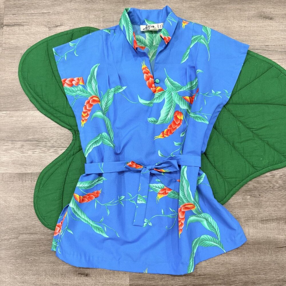 Vintage Hilo Hattie Womens Large Hawaiian Floral Blue Blouse With Tie Waist